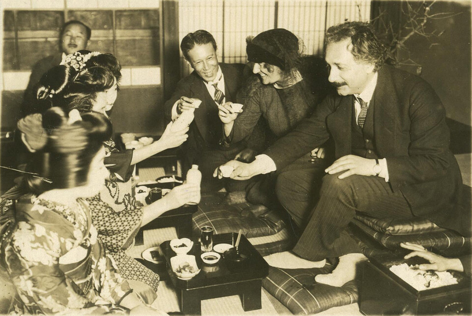 einstein_in_japan_1922_low