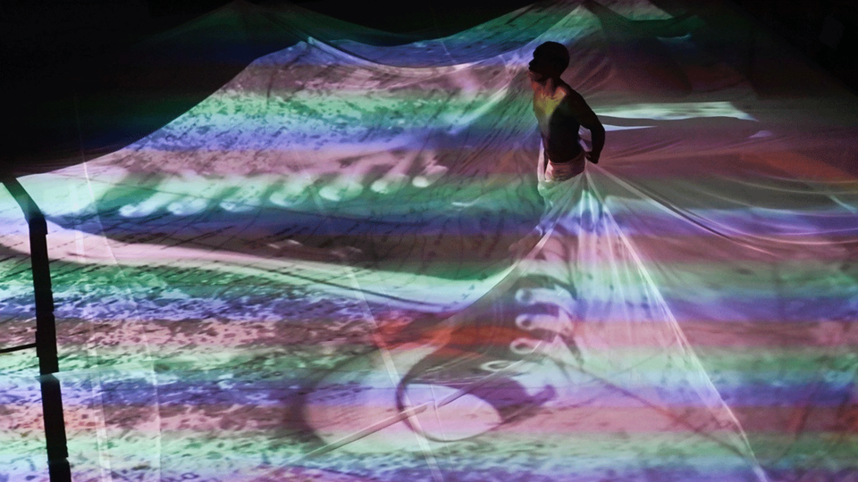 projection-and-dance_16_9